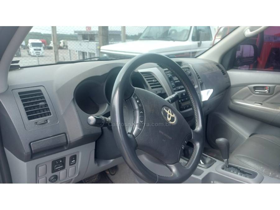 TOYOTA - HILUX - 2010/2010 - Prata - Sob Consulta