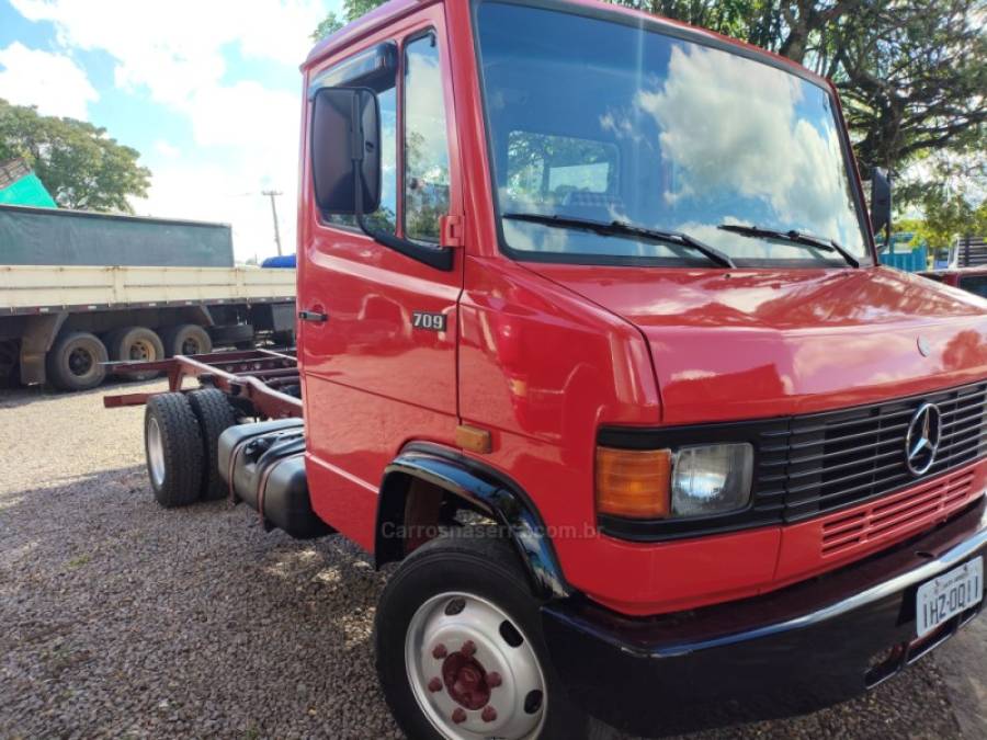 MERCEDES-BENZ - 709 - 1991/1992 - Vermelha - Sob Consulta