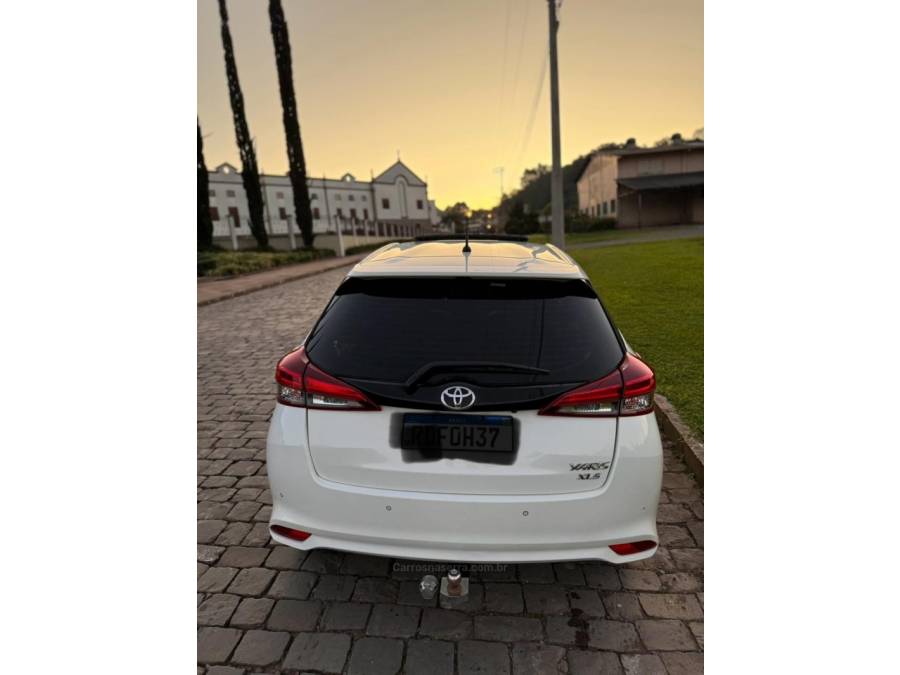 TOYOTA - YARIS - 2021/2022 - Branca - R$ 87.500,00