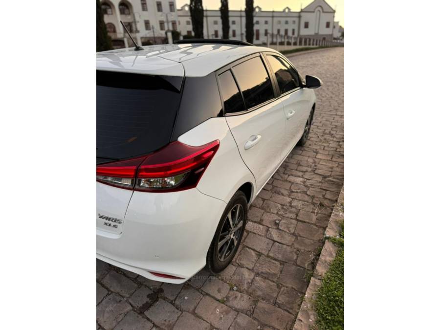 TOYOTA - YARIS - 2021/2022 - Branca - R$ 87.500,00