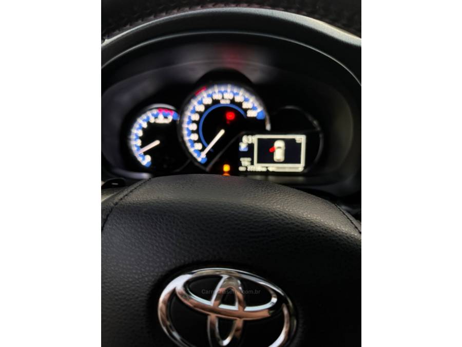 TOYOTA - YARIS - 2021/2022 - Branca - R$ 87.500,00