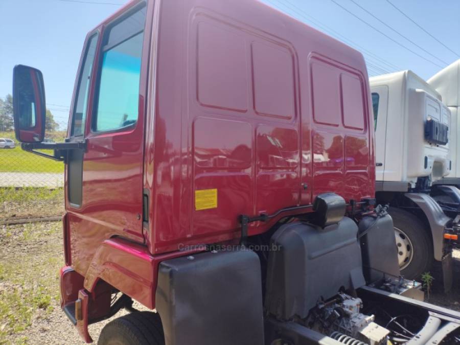 FORD - CARGO 815 - 2010/2011 - Vermelha - R$ 169.900,00